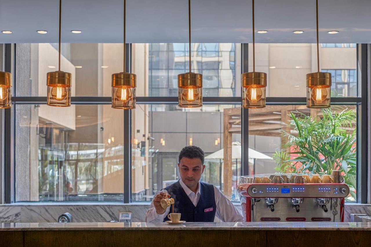Crowne Plaza - West Cairo Arkan By Ihg 6th of October City Extérieur photo Barista at work