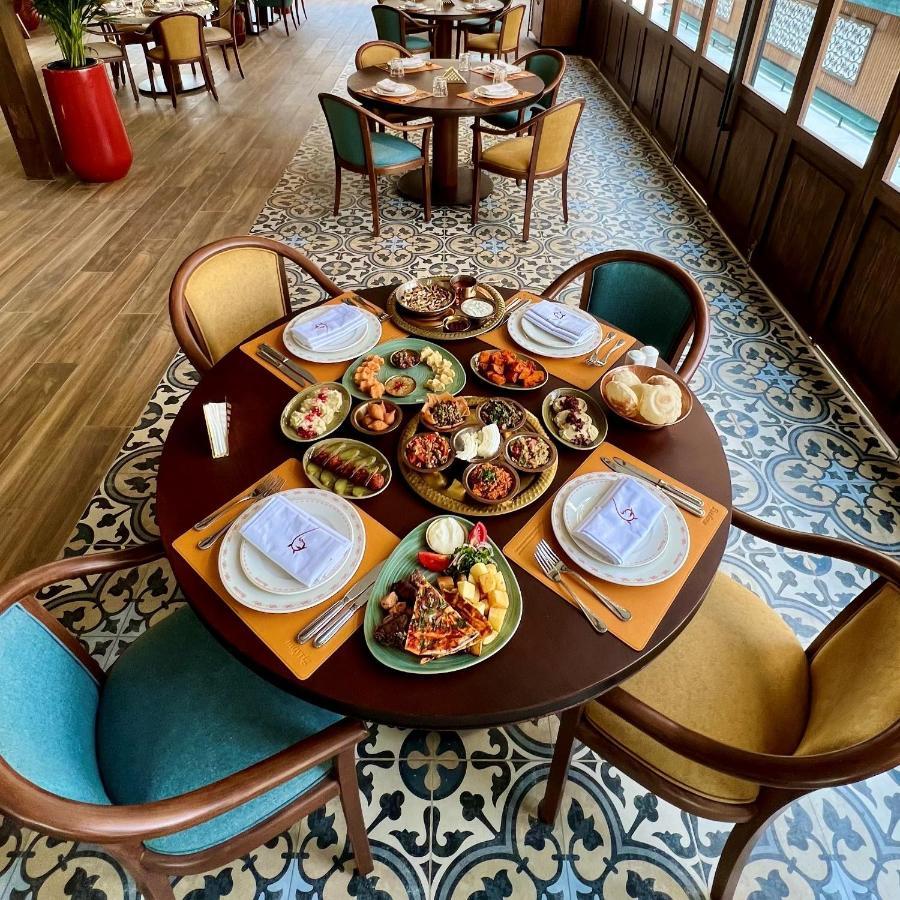 Crowne Plaza - West Cairo Arkan By Ihg 6th of October City Extérieur photo A table set for a meal