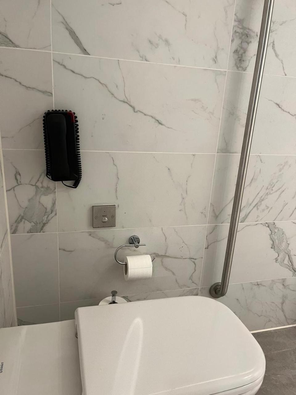 Crowne Plaza - West Cairo Arkan By Ihg 6th of October City Extérieur photo A toilet brush holder